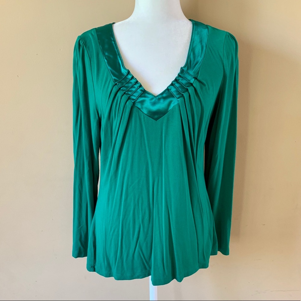 Niotto Medium Green V-Neck Dressy Shirt Top